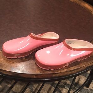 NWOT Western Chief Pink Washable Clogs